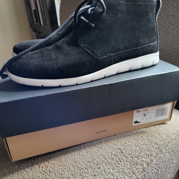 UGG Australia Black Suede Chukka Boots Size 9 - Picture 8 of 10